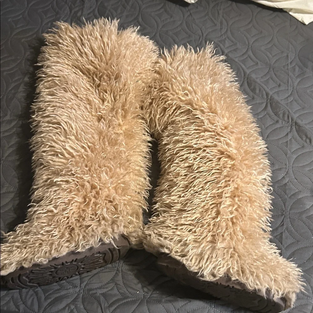 Fuzzy Tan above the knees knee High Boots. Fur furry. Size 9. Fleece lined shoes - Picture 14 of 16